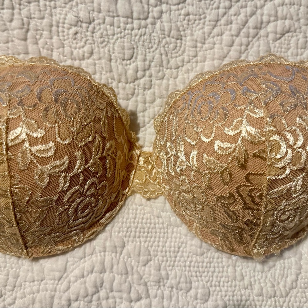 Elegant Lace Underwire Bra - Cream